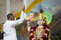 Pujya Deepakbhai Showering Flowers to Lord Shree Krishna